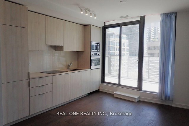 716 - 11 Wellesley Street W