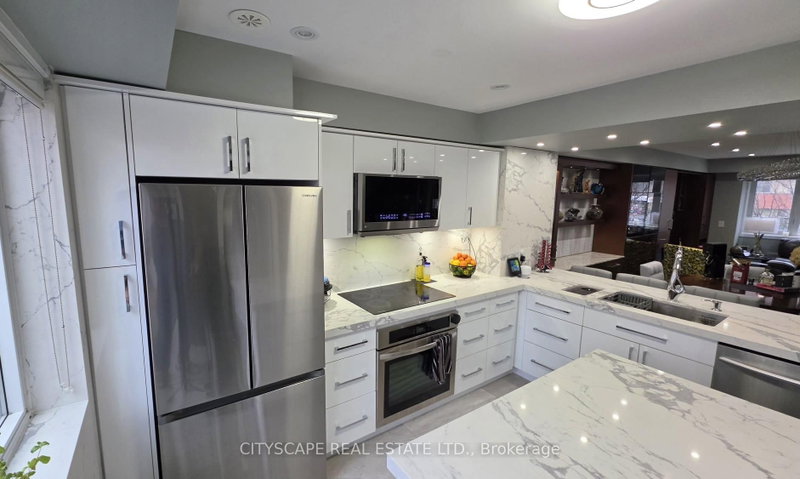 35 Oak Toronto,ON M9N 3Z5 — Photo 24