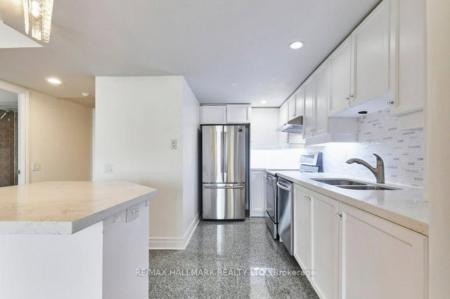 607 - 123 Eglinton Avenue