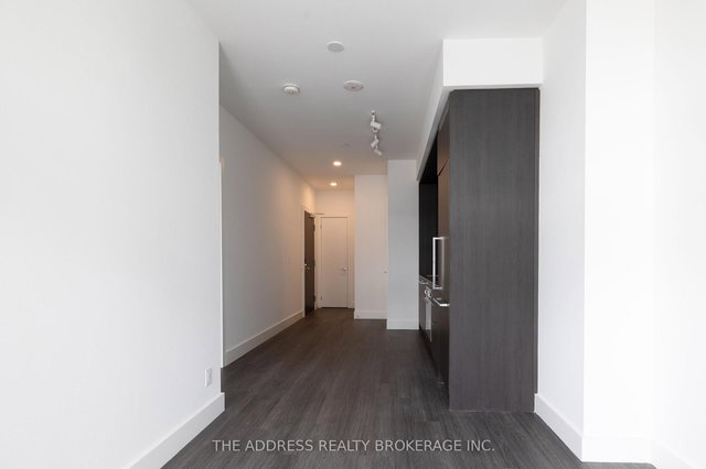 212 - 6 Greenbriar Road