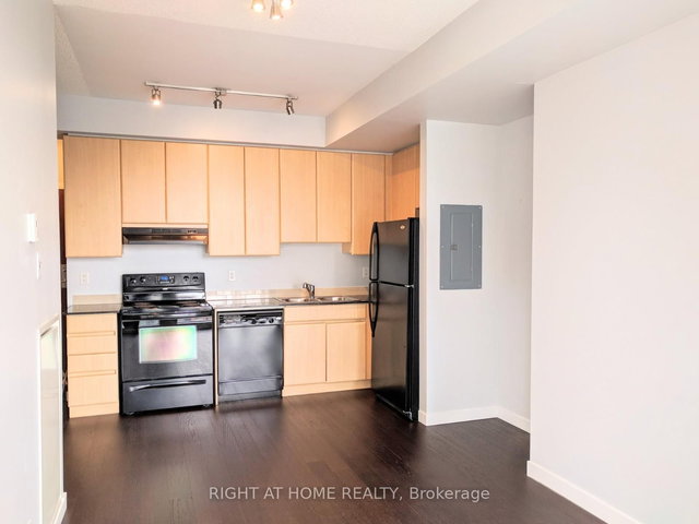 803 - 30 Canterbury Place
