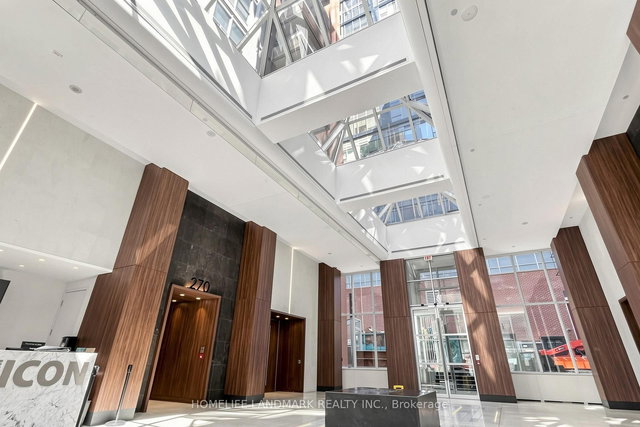 1124 - 270 wellington Street W