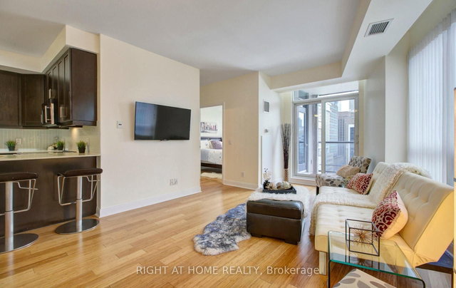 1409 - 1 Scott Street