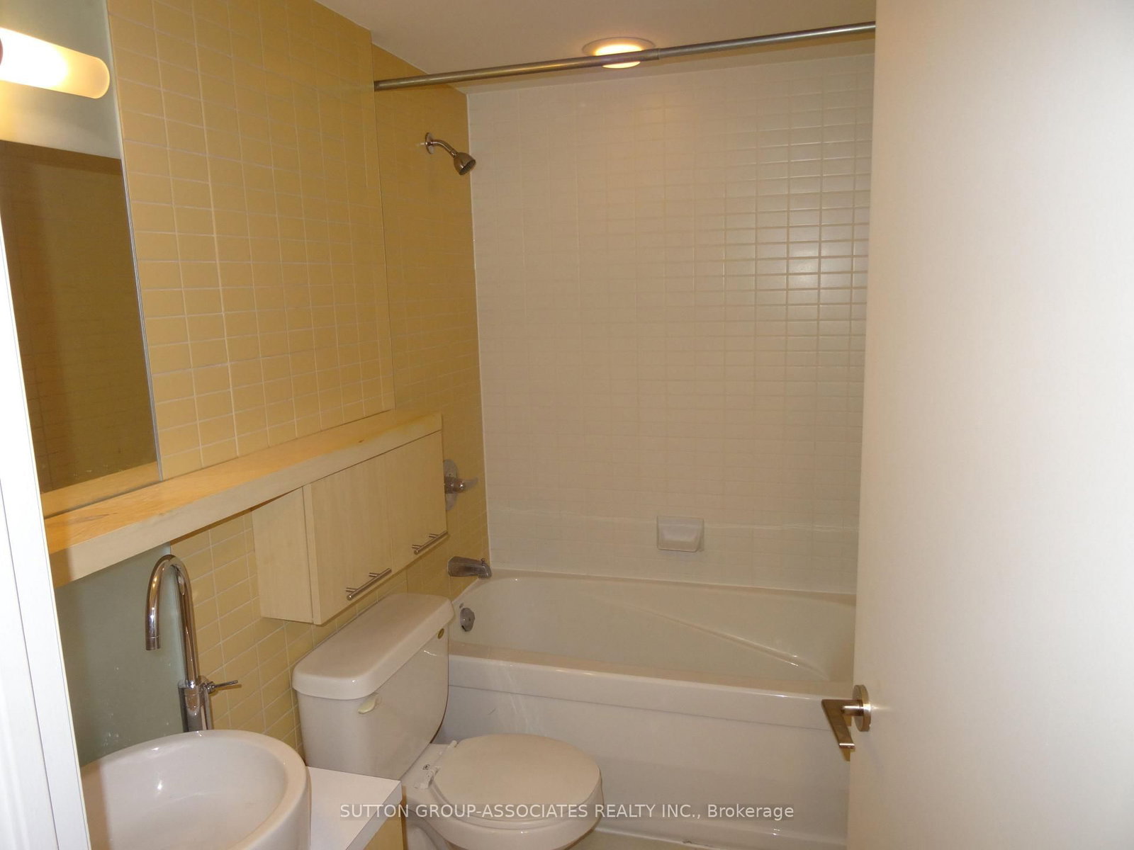 25 Carlton Street, Unit 304 - Photo 8