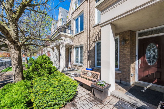 TH8 - 140 Bathurst Street