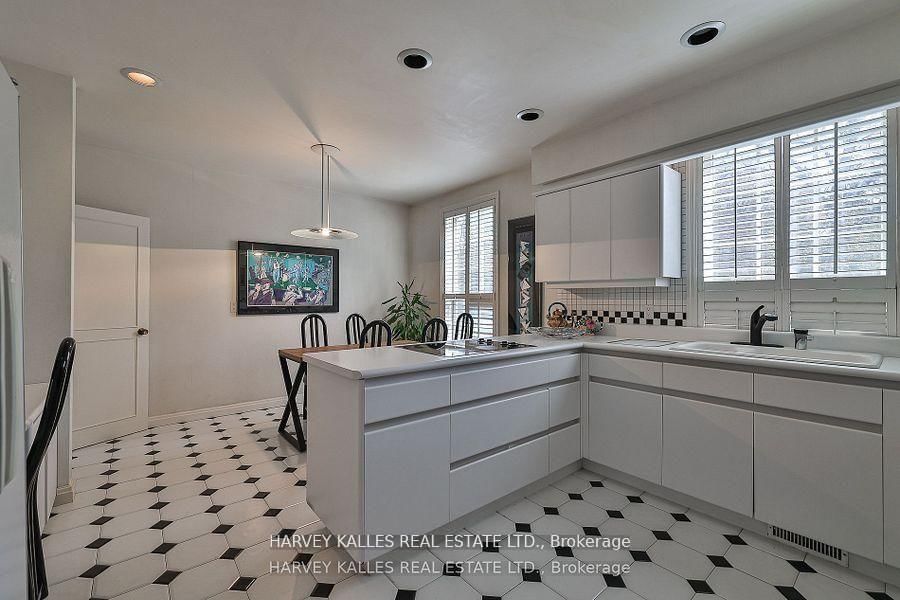 38 Fifeshire Road • Toronto, ON photo 12