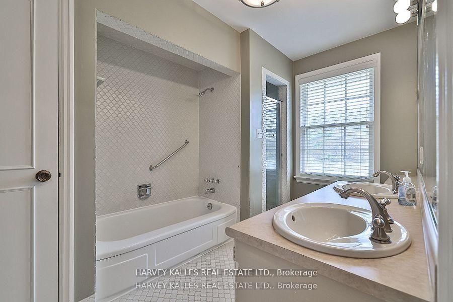 38 Fifeshire Road • Toronto, ON photo 21
