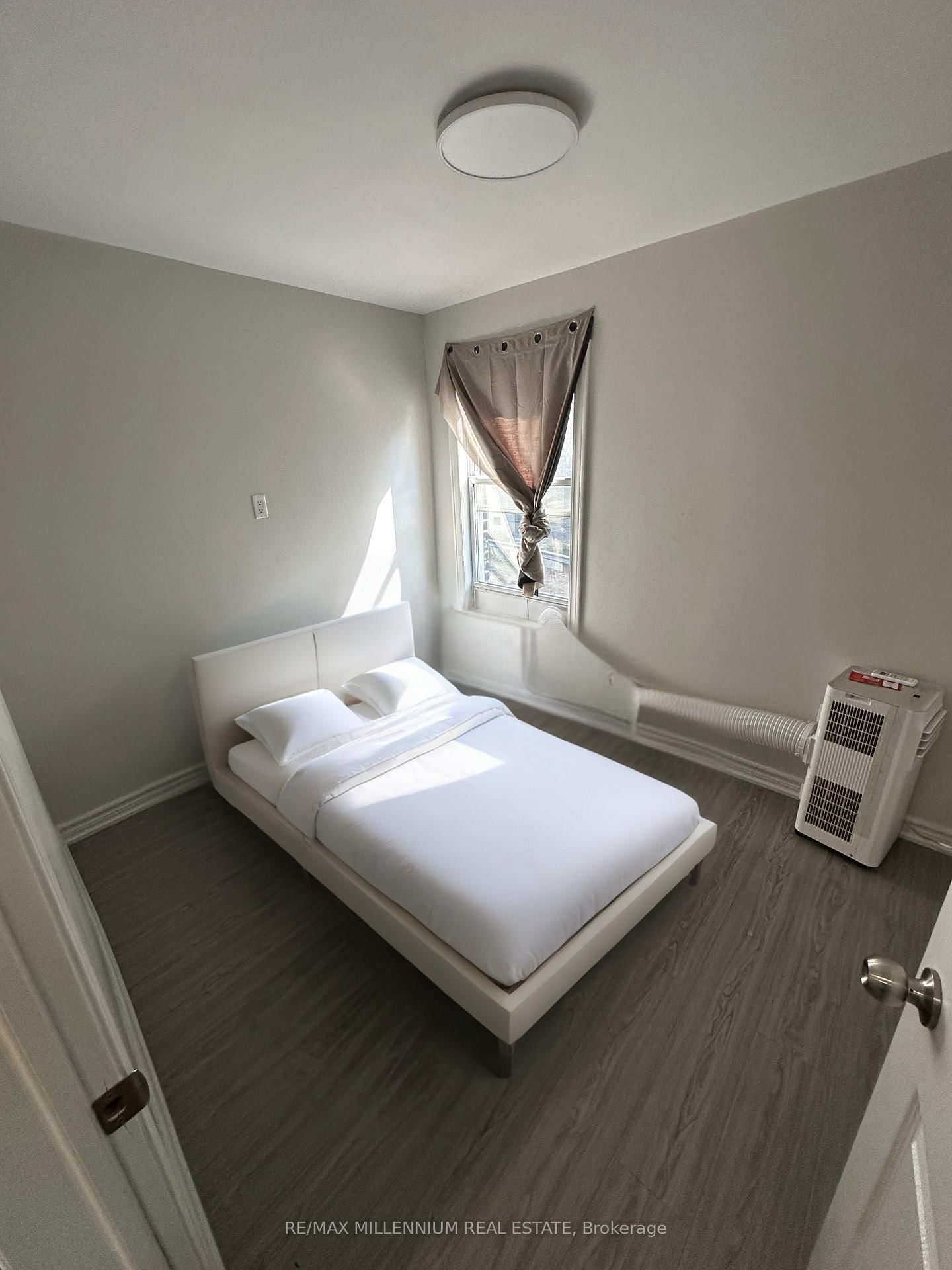 Apt. 1 Room B-25 Howard Street, Toronto, ON