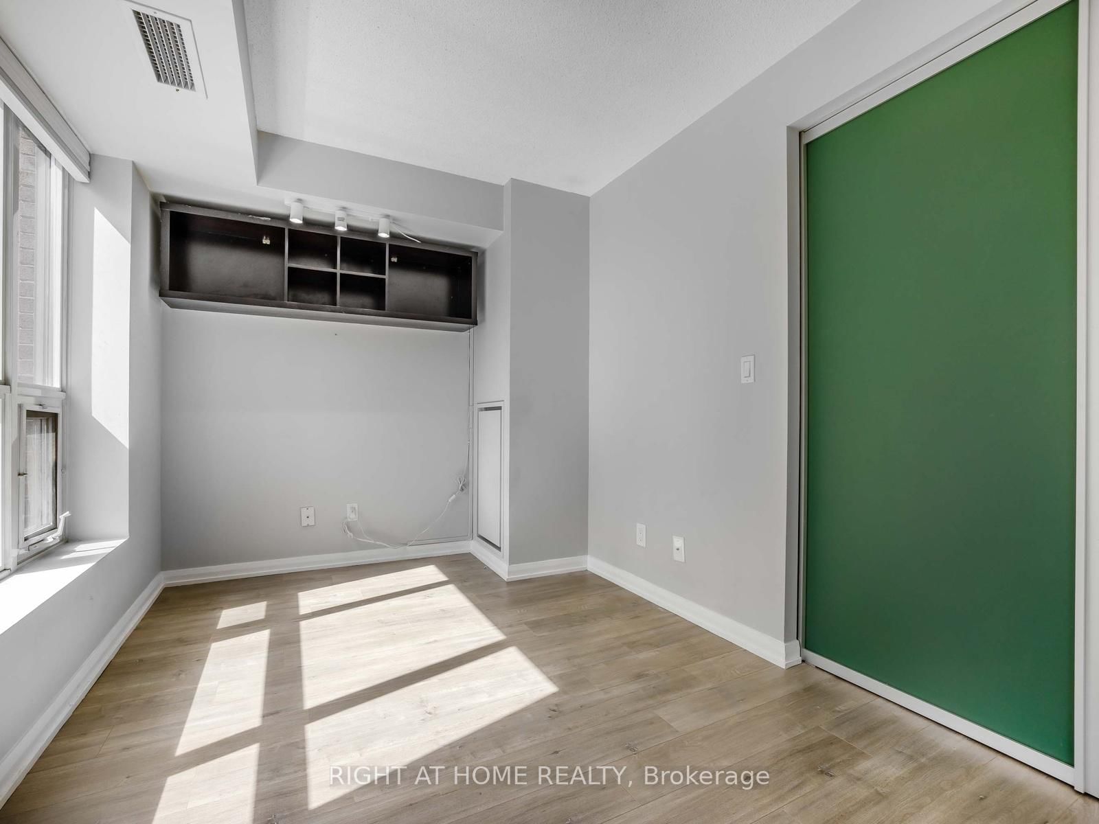 18 Beverley Street, Unit 320 - Photo 8