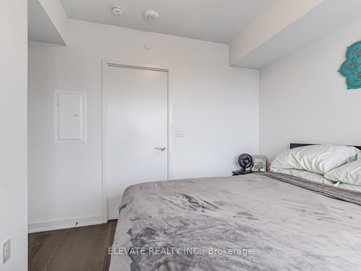 11 Wellesley Street W, Unit 2702 - Photo 8