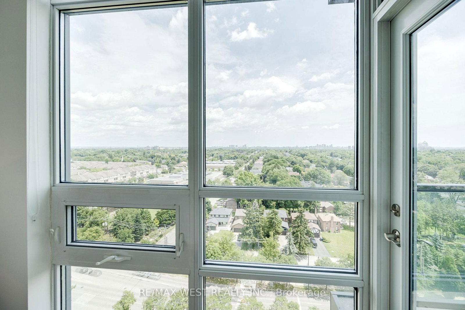 26 Norton Avenue, Unit 1507 - Photo 14