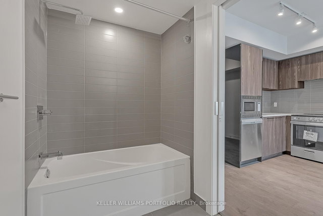 5209 - 501 Yonge Street