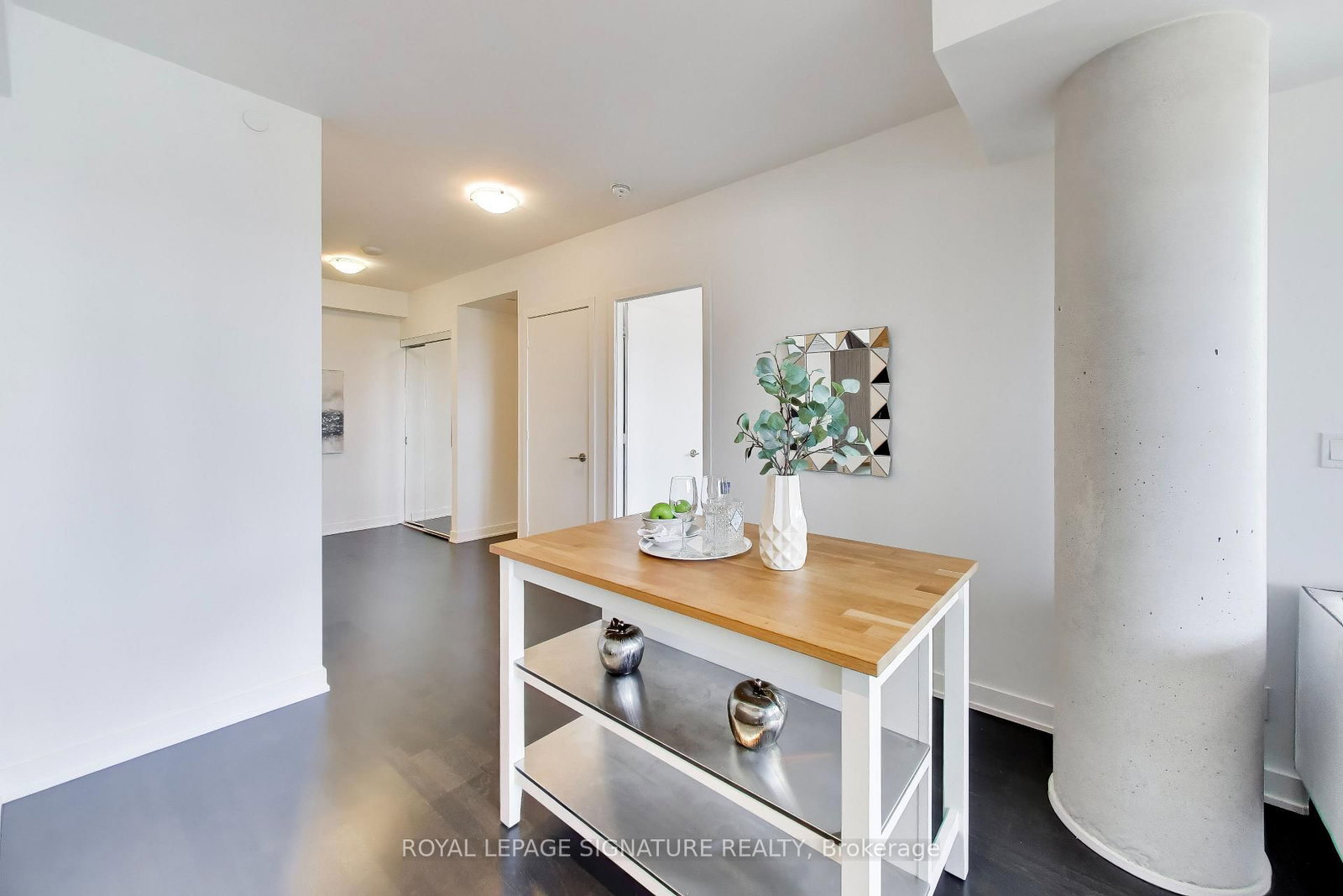 501 St Clair Avenue W, Unit 501 - Photo 10