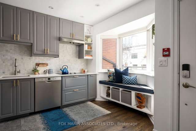 588 Wellington Street W
