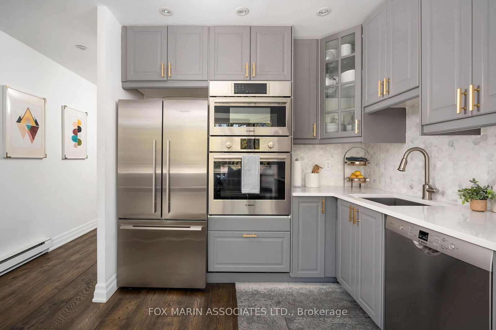 588 Wellington Street W - Photo 9