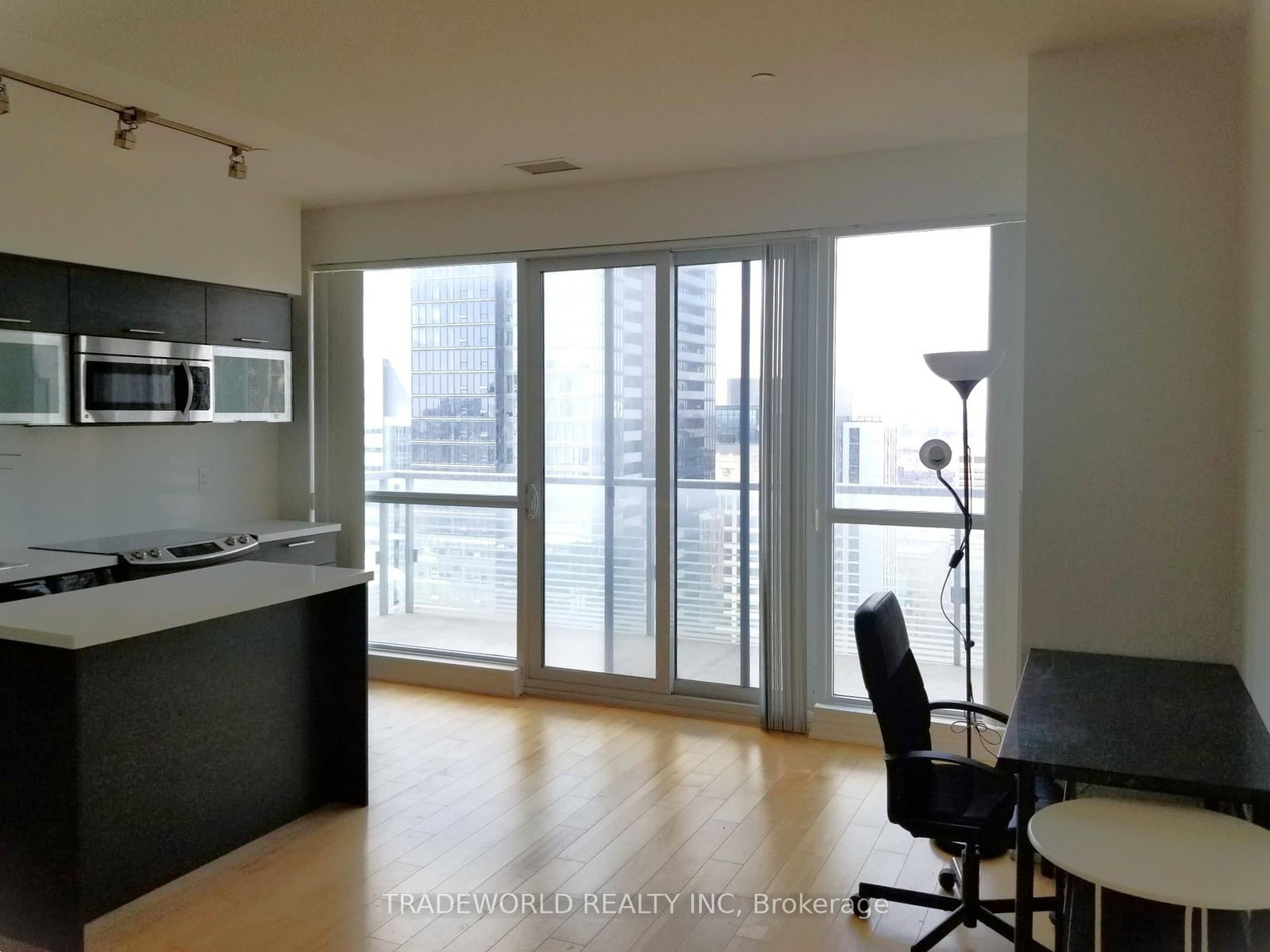 386 Yonge Street, Unit 3211 - Photo 2