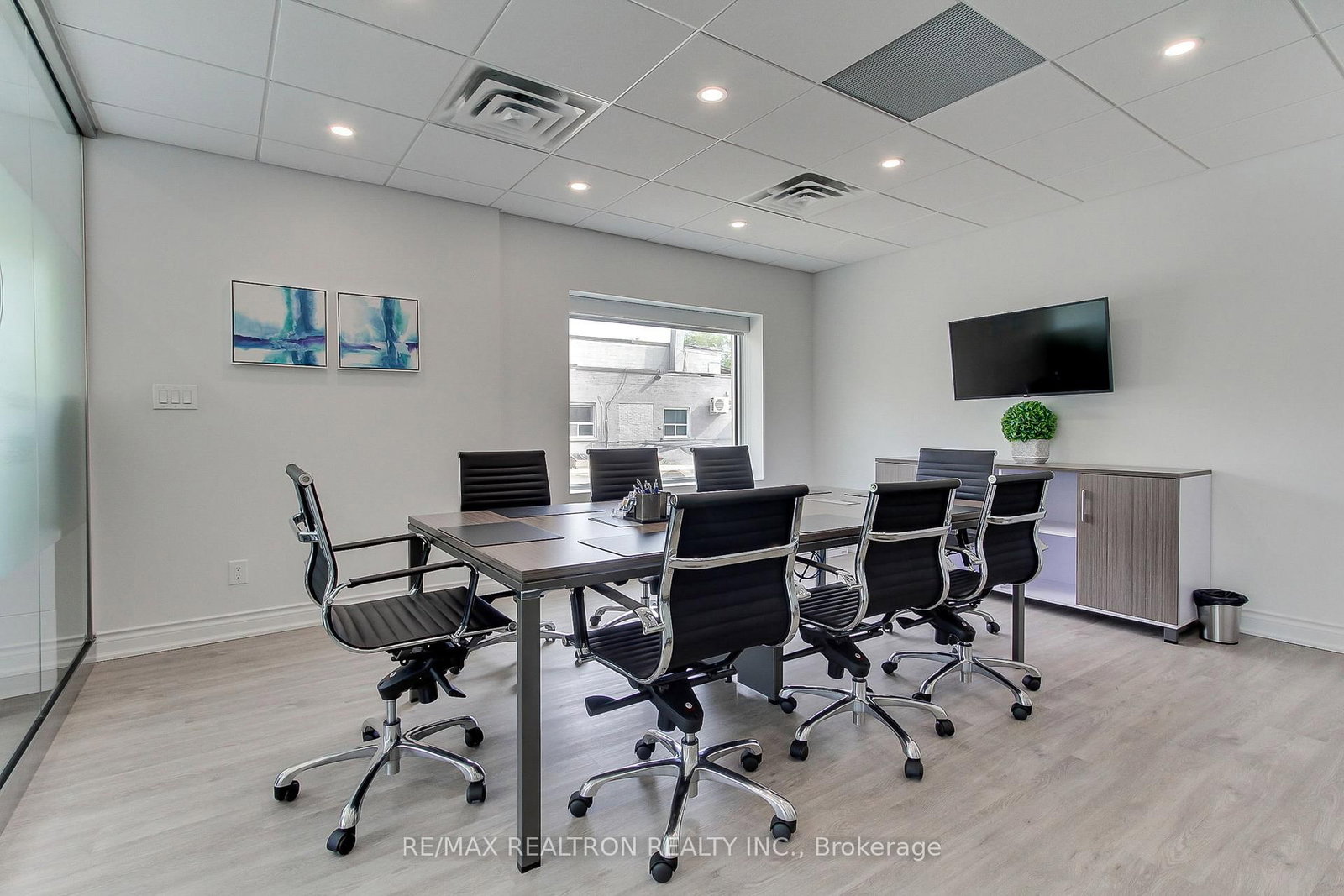 3173 Bathurst Street, Unit Main Floor - Photo 10