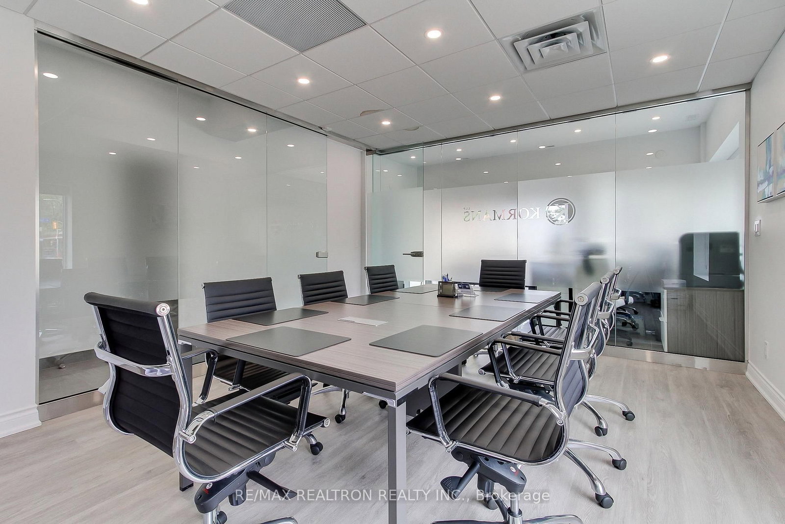 3173 Bathurst Street, Unit Main Floor - Photo 12