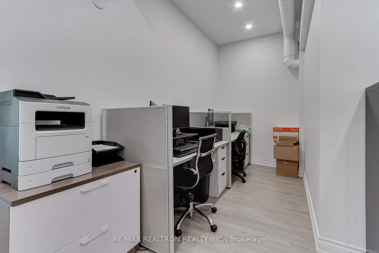 3173 Bathurst Street, Unit Main Floor - Photo 19