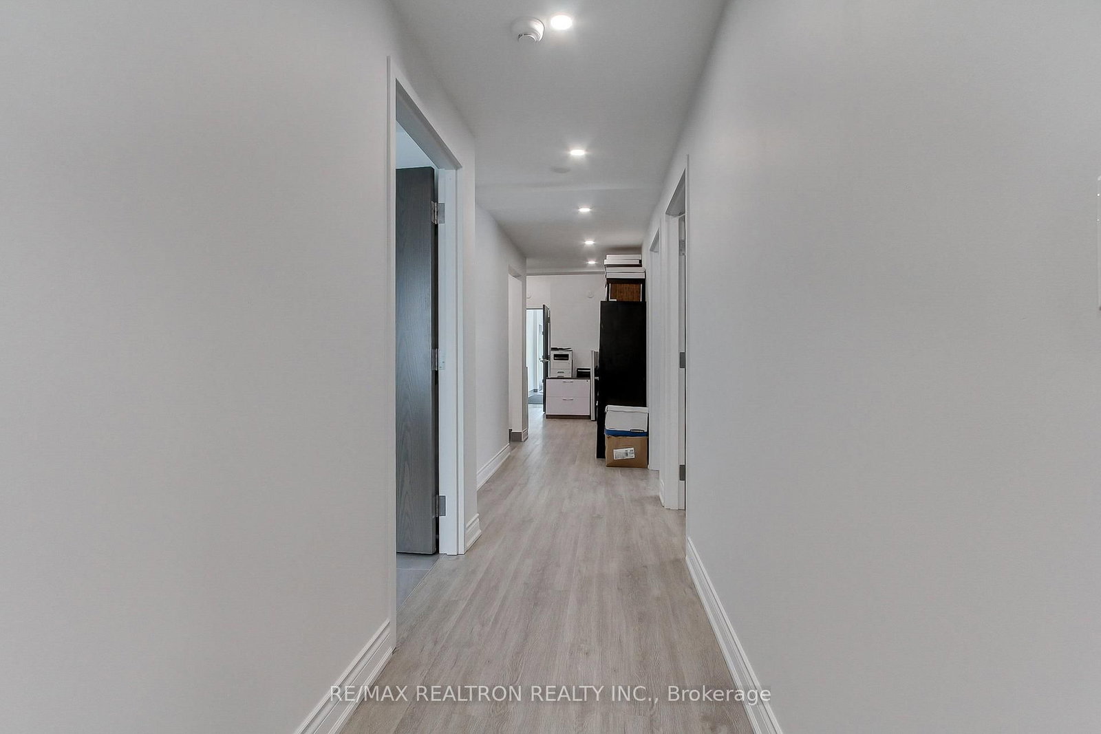 3173 Bathurst Street, Unit Main Floor - Photo 21
