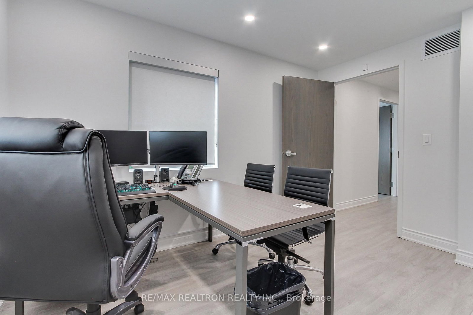3173 Bathurst Street, Unit Main Floor - Photo 24