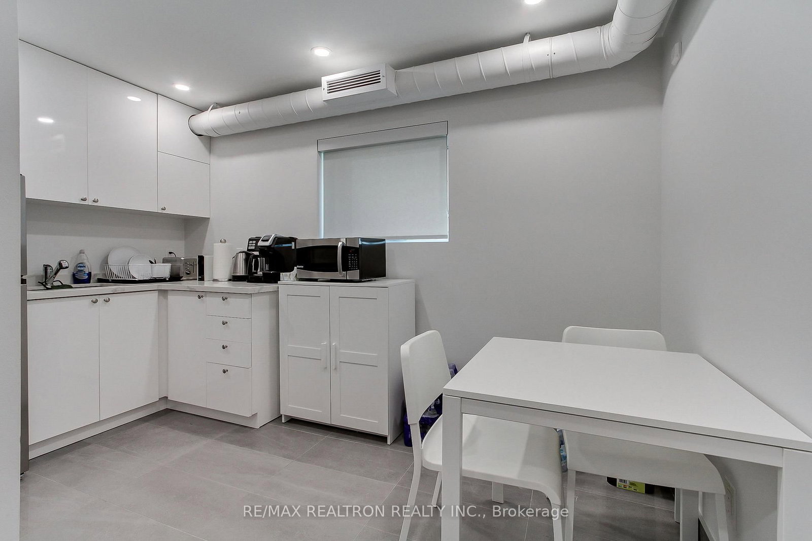 3173 Bathurst Street, Unit Main Floor - Photo 27