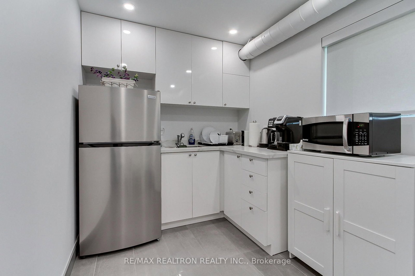 3173 Bathurst Street, Unit Main Floor - Photo 28