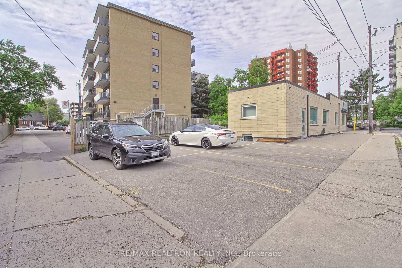 3173 Bathurst Street, Unit Main Floor - Photo 32