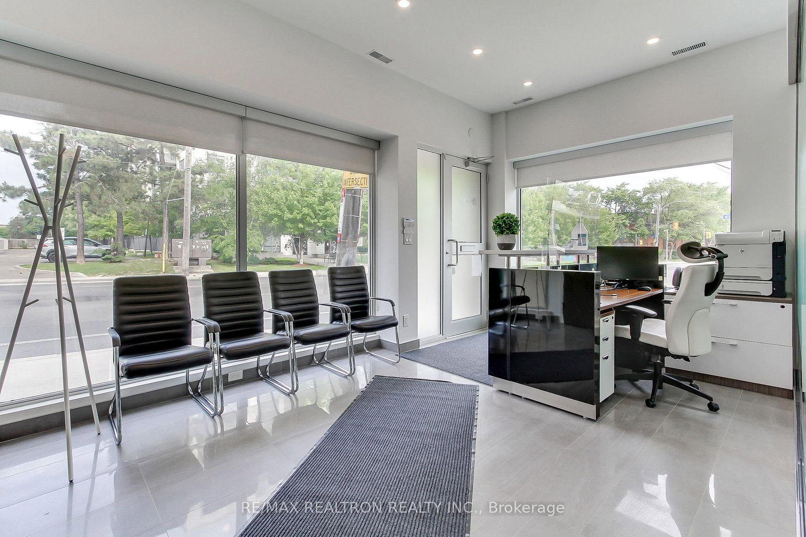 3173 Bathurst Street, Unit Main Floor - Photo 6