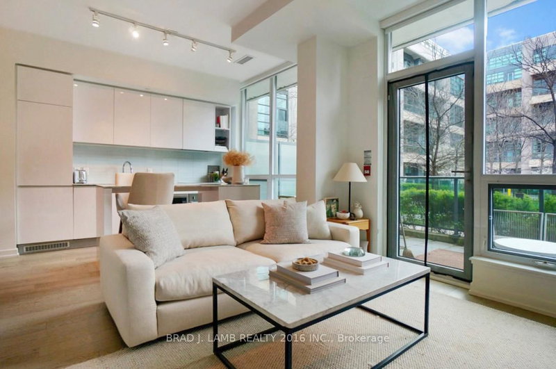 377 Madison Ave W #102, Toronto, Ontario
