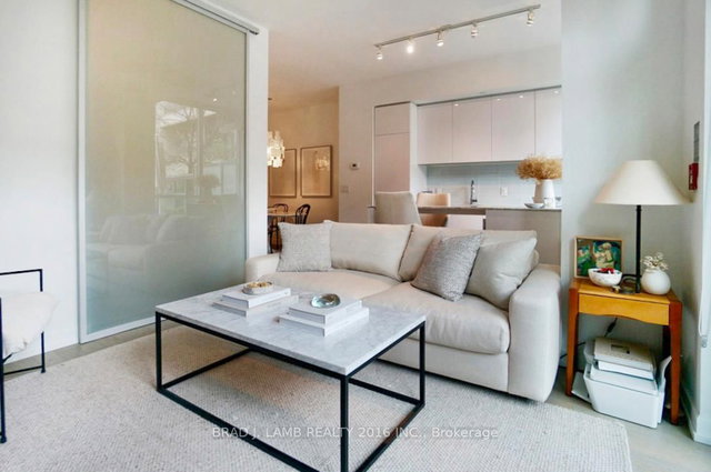 102 - 377 Madison Avenue W