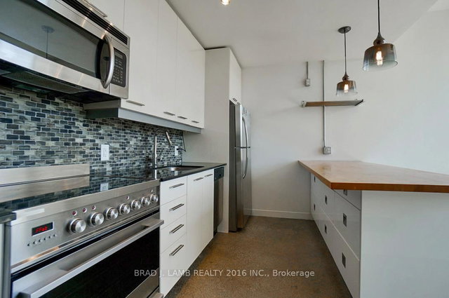 PH705 - 510 King Street E