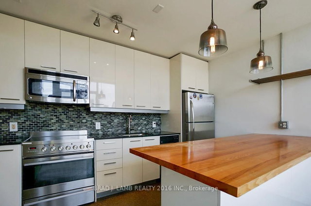 PH705 - 510 King Street E