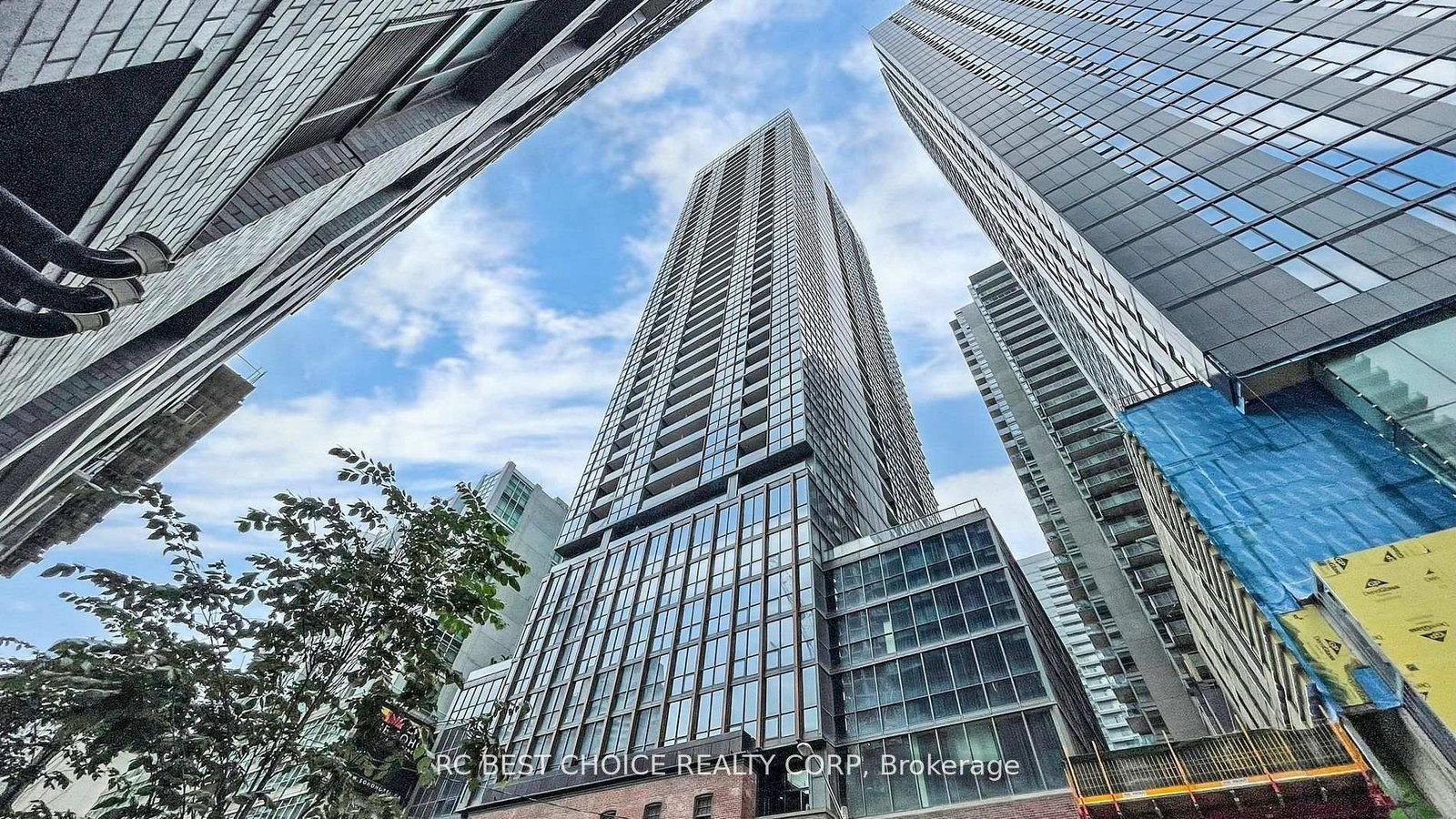 88 Blue Jays Way, Unit 1313
