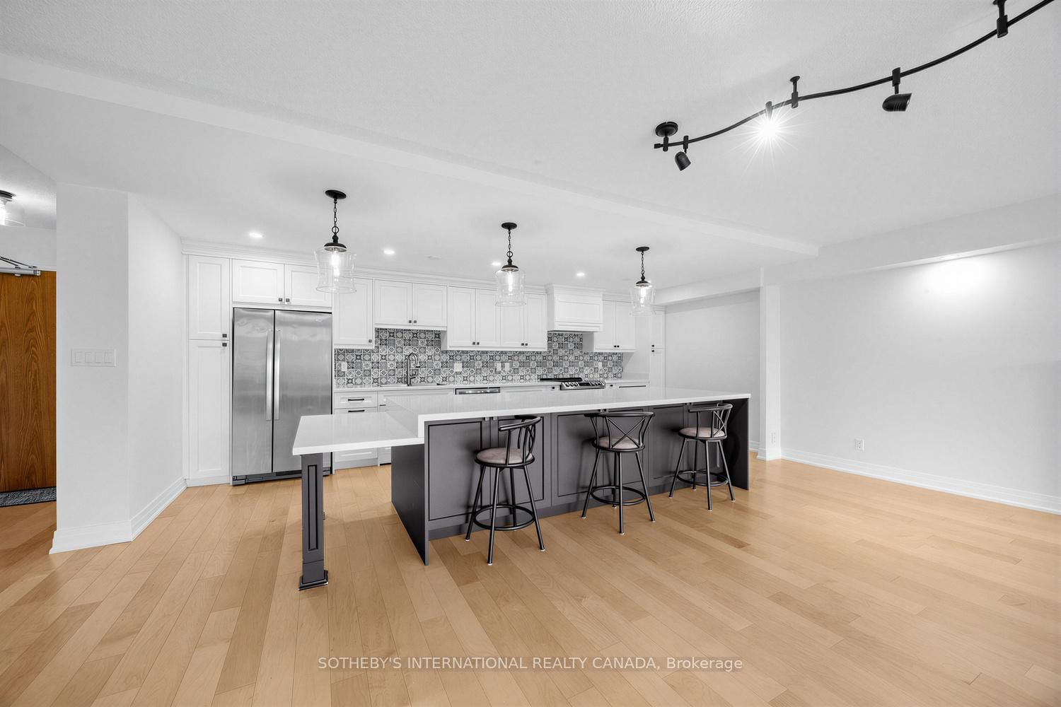 260 Heath Street W, Unit 410 - Photo 14