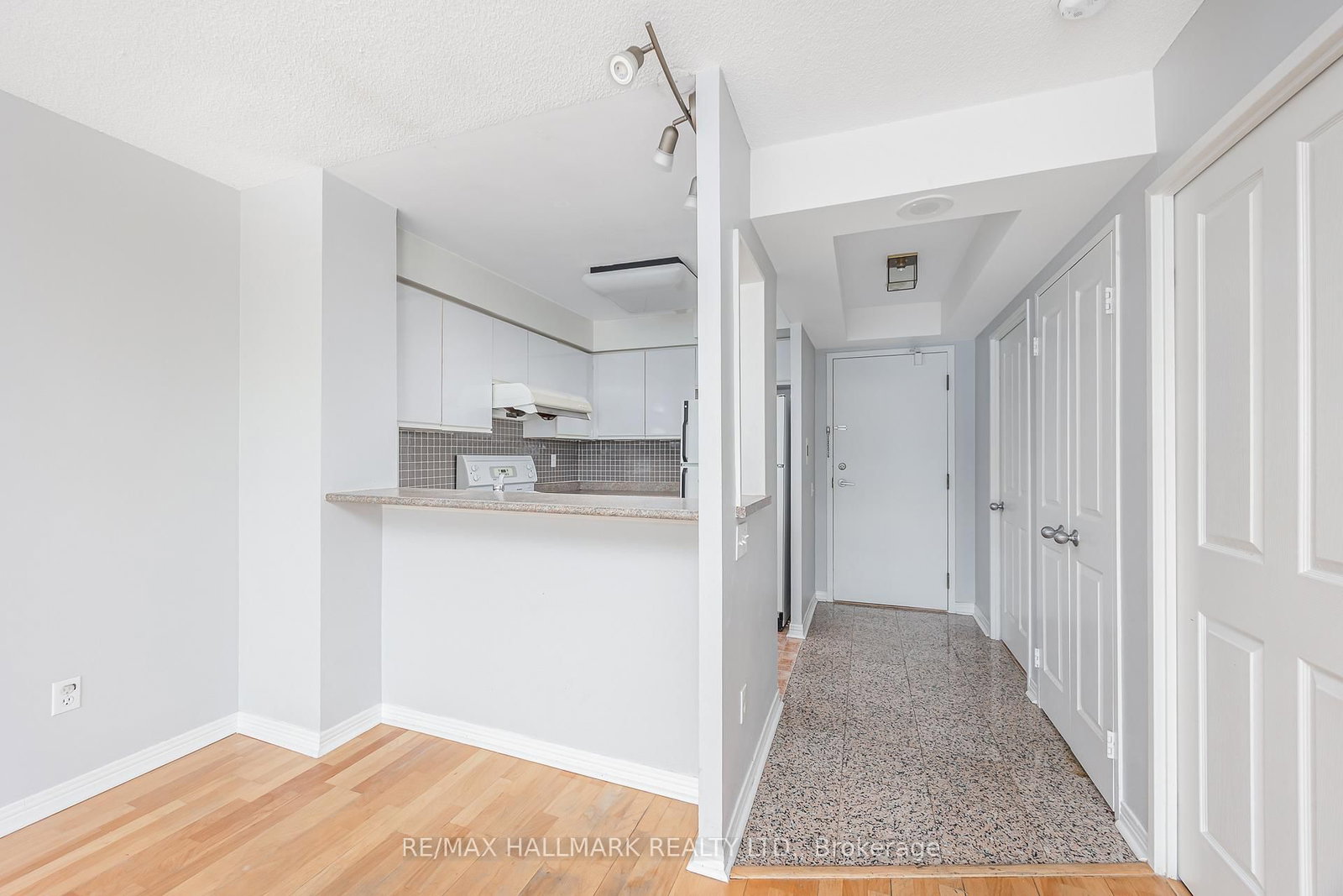 942 Yonge Street, Unit 506 - Photo 10