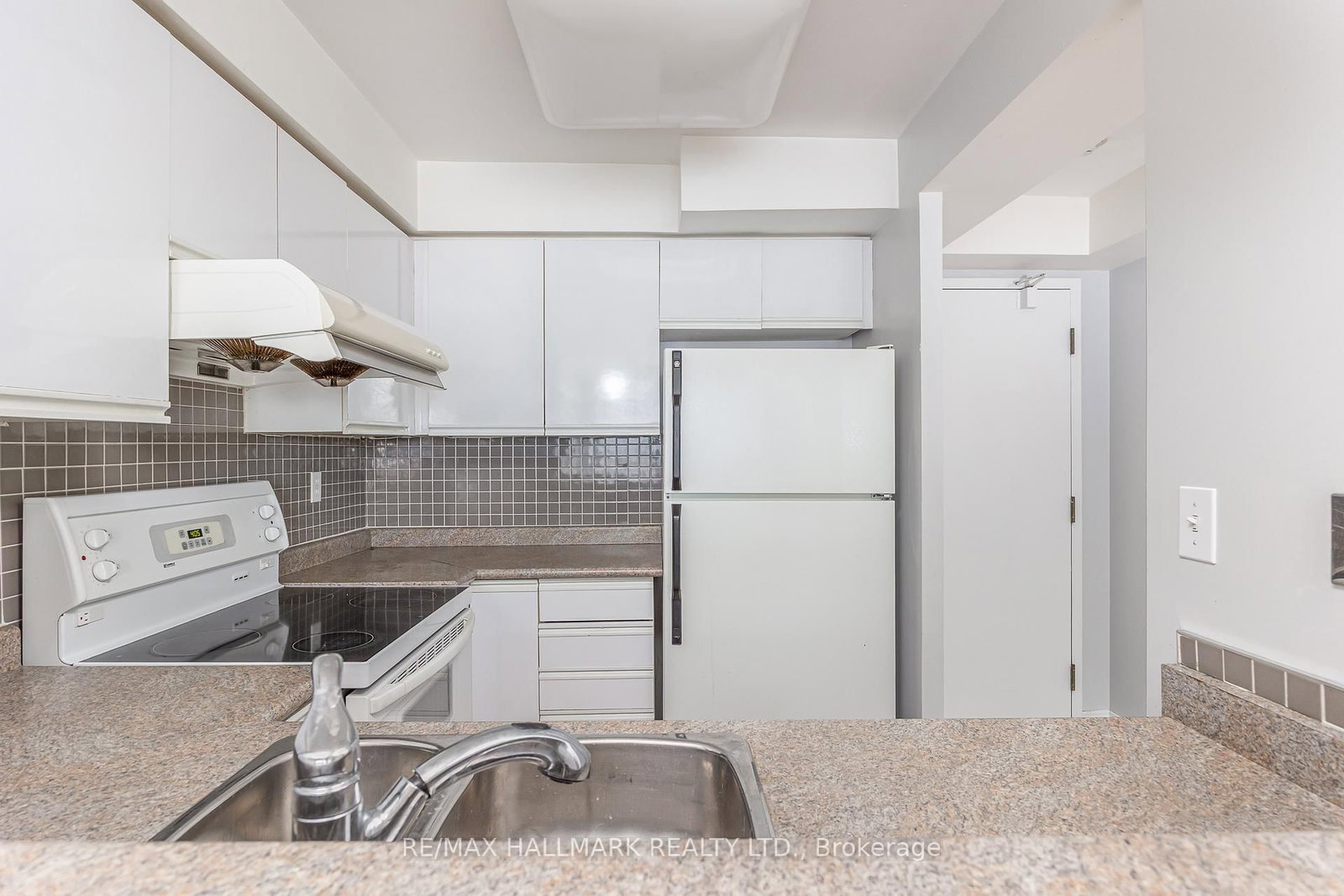 942 Yonge Street, Unit 506 - Photo 15