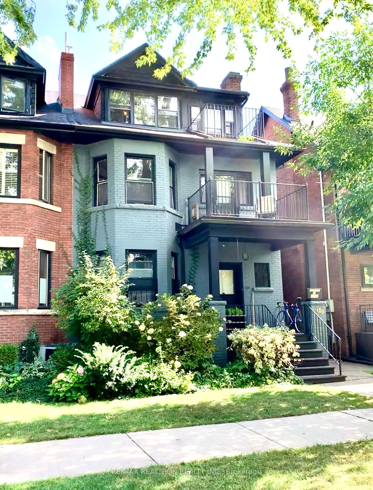 4-108 Admiral Road, Toronto, ON