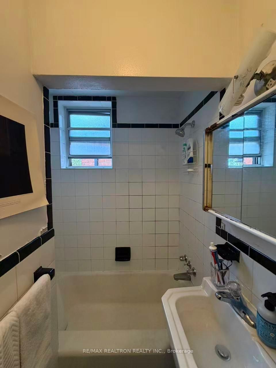 108 Admiral Road, Unit 4 - Photo 5