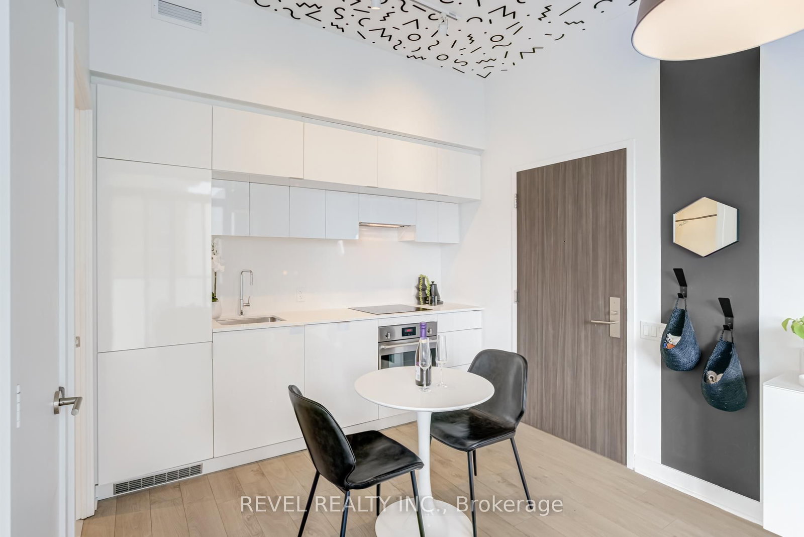 185 Roehampton Avenue, Unit 609 - Photo 9