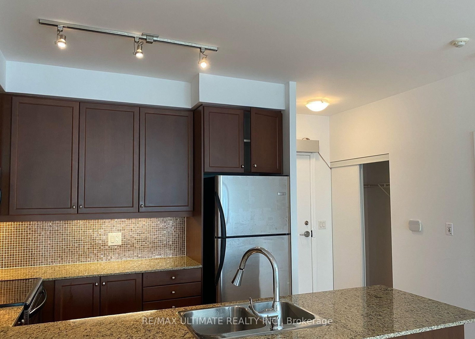 500 St Clair Avenue W, Unit 605 - Photo 4