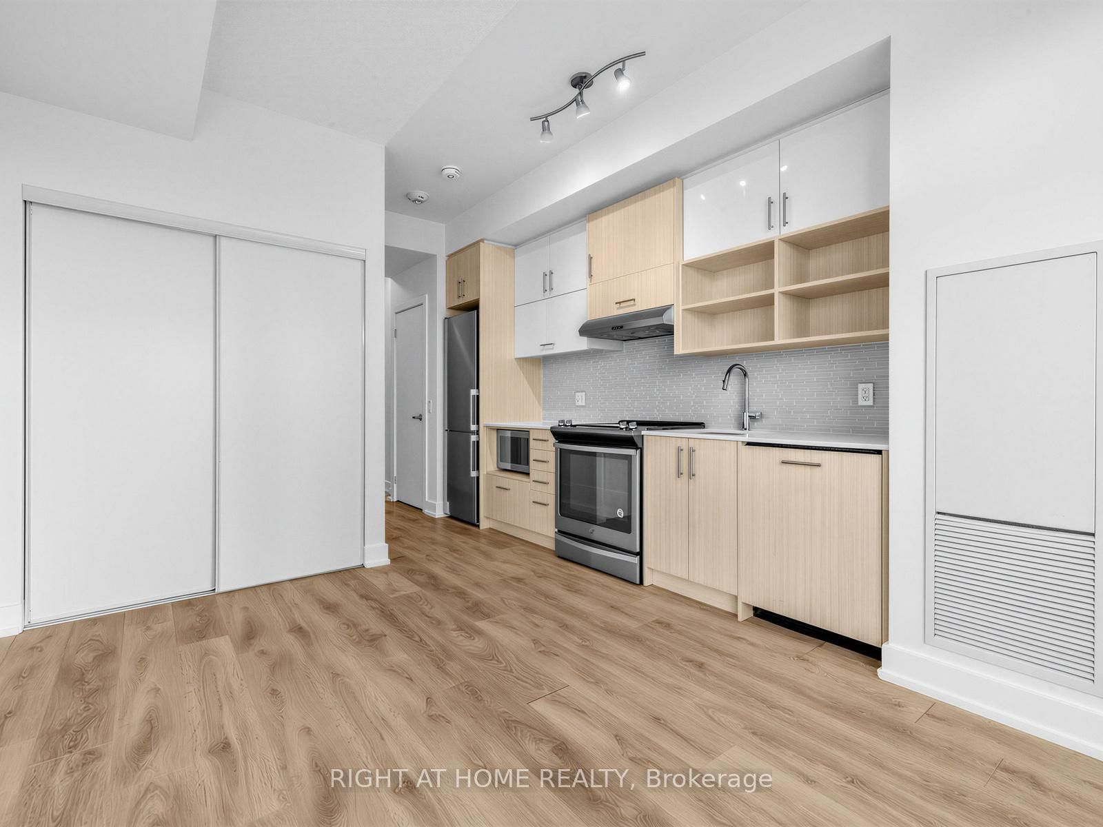 128 Fairview Mall Drive, Unit 509 - Photo 13