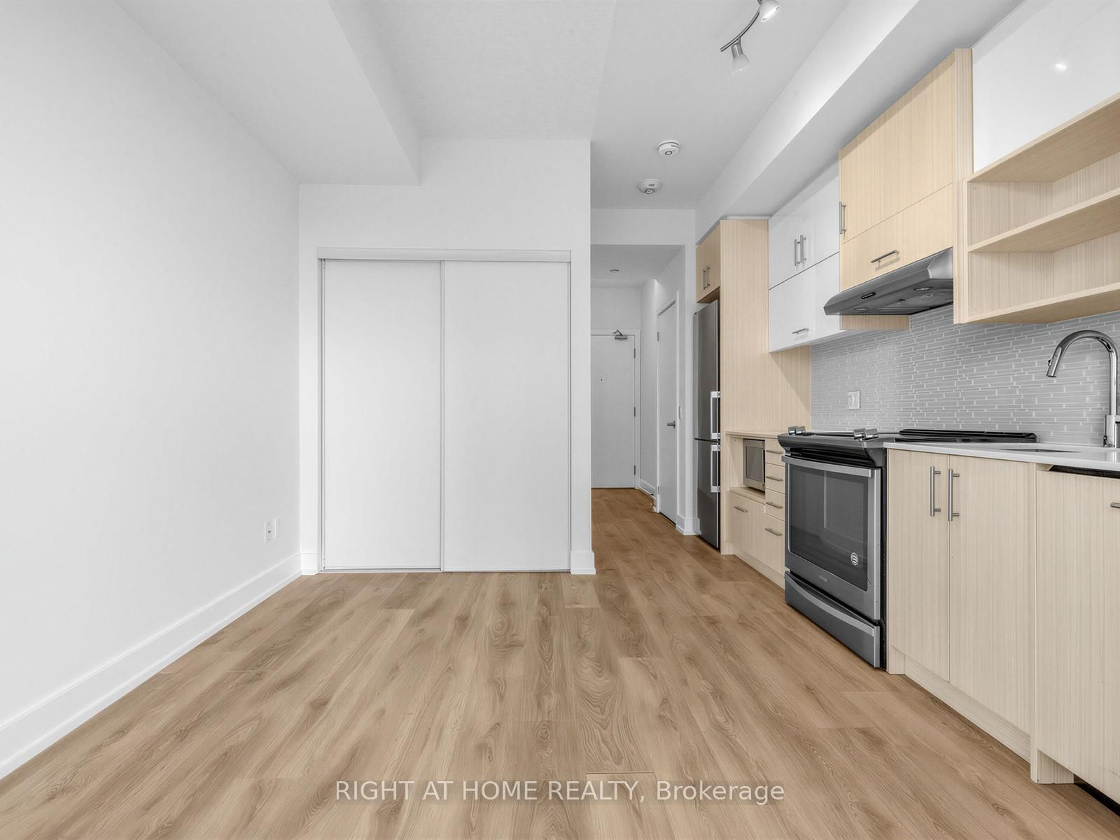 128 Fairview Mall Drive, Unit 509 - Photo 4
