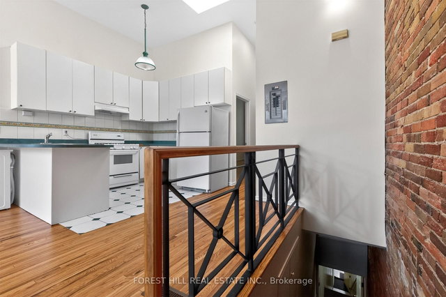 3 - 492 Queen Street W