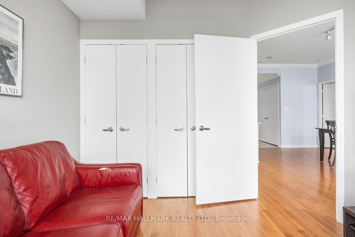 228 Queens Quay W, Unit 2707 - Photo 17