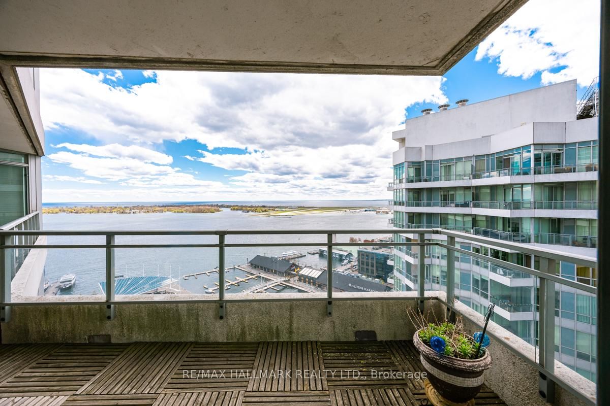 228 Queens Quay W, Unit 2707 - Photo 19
