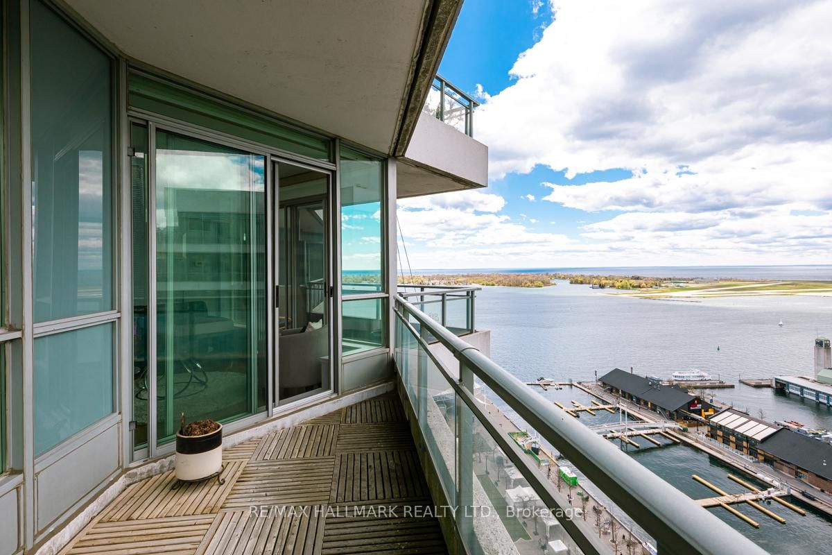 228 Queens Quay W, Unit 2707 - Photo 21