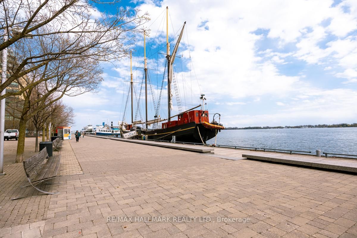 228 Queens Quay W, Unit 2707 - Photo 31