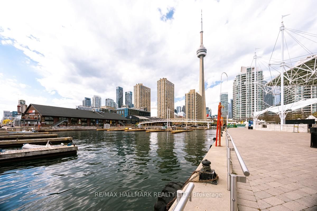 228 Queens Quay W, Unit 2707 - Photo 32
