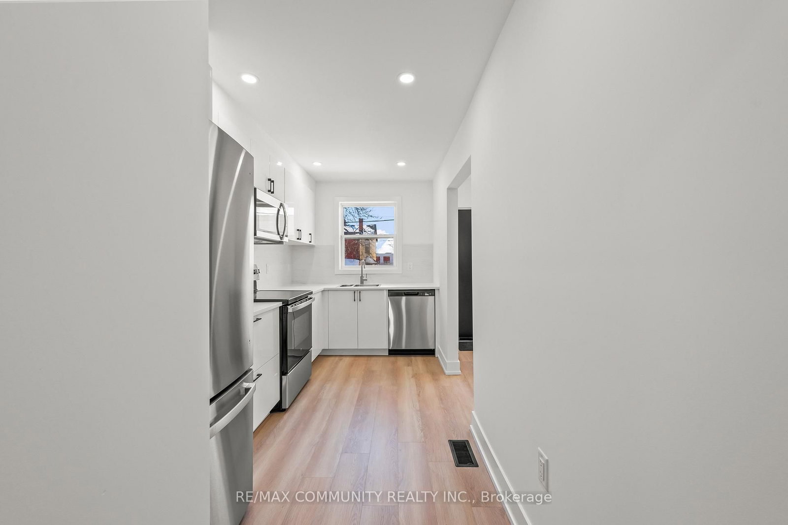 340 Albany Avenue - Photo 8